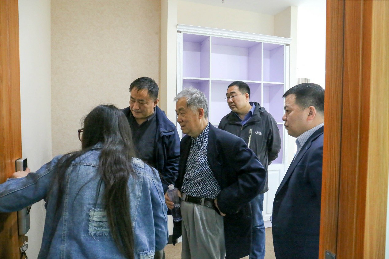 周遠周院士到訪WULIAN智能家居3.png