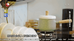 孩子欲退學回家照顧失明父親，智能科技送溫暖.gif